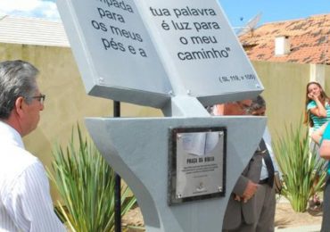 Justiça nega pedido de ateus para demolir ‘Praça da Bíblia'