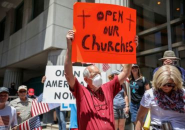 Após derrotas na Suprema Corte, Califórnia recua e retira proibições a cultos nas igrejas