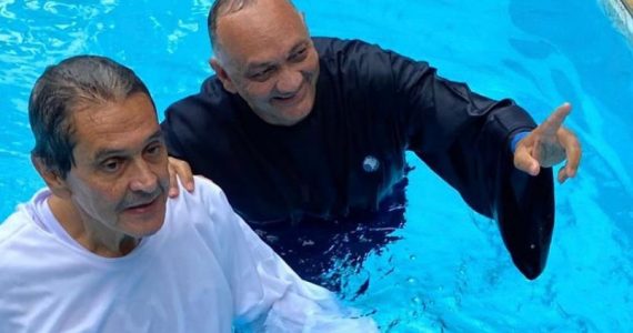 Ex-deputado Roberto Jefferson foi batizado nas águas na Assembleia de Deus