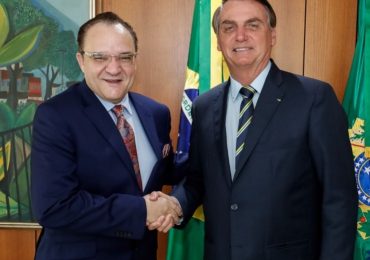 Após encontro do pai com Lula, Abner Ferreira publica foto com Bolsonaro