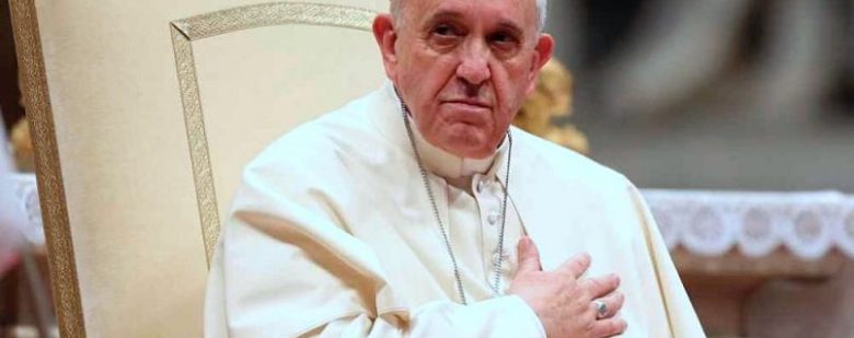 Papa se recupera bem após cirurgia; ‘Ainda não é para preparar obituários’, diz bispo