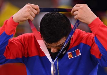 Contra o antissemitismo, judoca que desertou do Irã dedica medalha de prata a Israel