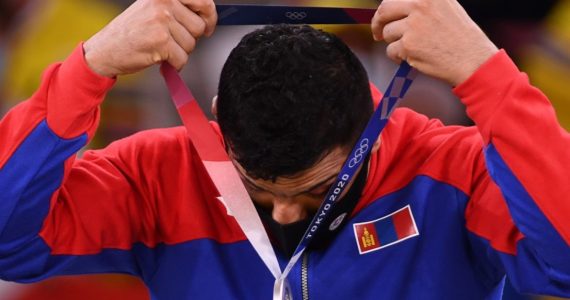 Contra o antissemitismo, judoca que desertou do Irã dedica medalha de prata a Israel