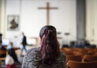 Talibã vai de porta em porta à caça de cristãos e meninas para escraviza-las sexualmente