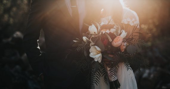 Casamento de não cristãos é reconhecido e abençoado por Deus? Pastor responde
