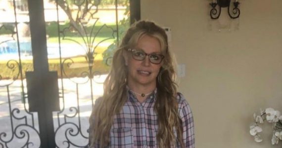 ‘Quando a vida fica difícil, ore’, diz Britney Spears após vitória na Justiça
