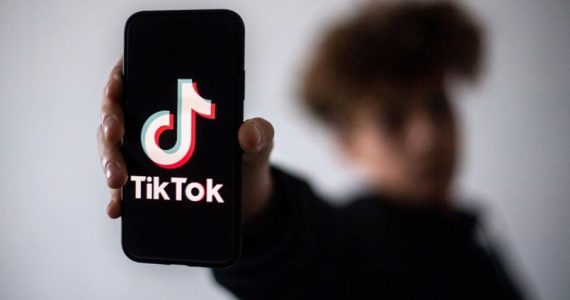 TikTok é acusado de induzir crianças e adolescentes à ideologia de gênero