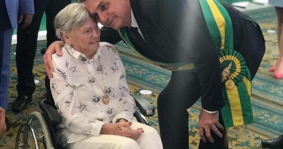 Olinda Bolsonaro, mãe do presidente, morreu aos 91 anos