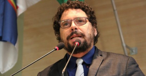 Político do PSOL quer abolir celebração dos dias dos Pais e Mães