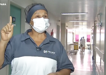 Auxiliar de limpeza em hospital impacta a vida de pacientes com louvores
