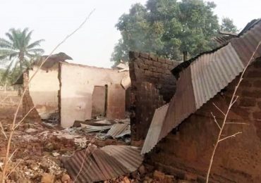 Muçulmanos fulani sequestram 46 cristãos, demolem casas e matam outros 32