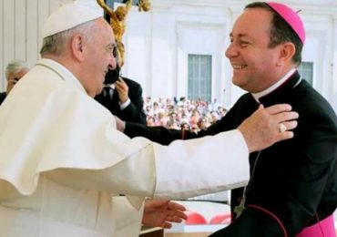Bispo protegido pelo papa Francisco é condenado à prisão por abuso sexual