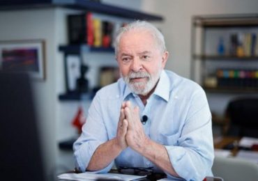 ‘Deus é petista’: Lula, mais uma vez, zomba da fé cristã