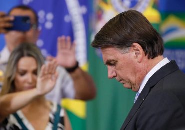 Entre evangélicos, Bolsonaro seria reeleito no primeiro turno, indica pesquisa