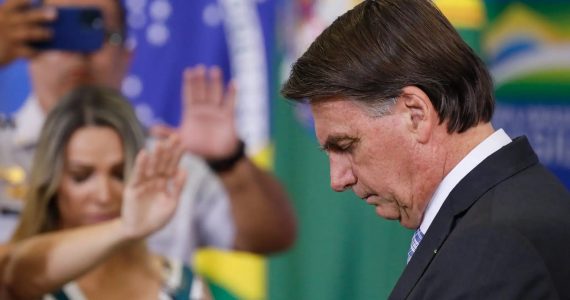 Entre evangélicos, Bolsonaro seria reeleito no primeiro turno, indica pesquisa