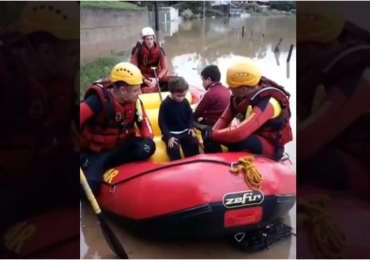 Durante resgate, menino surpreende bombeiros: “Ele é o filho de Deus"