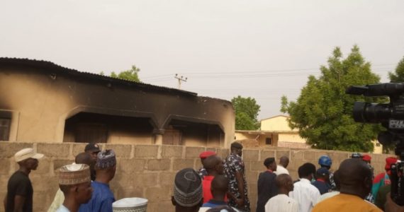 Muçulmanos têm incendiado casas e lojas de cristãos na Nigéria por suposta blasfêmia