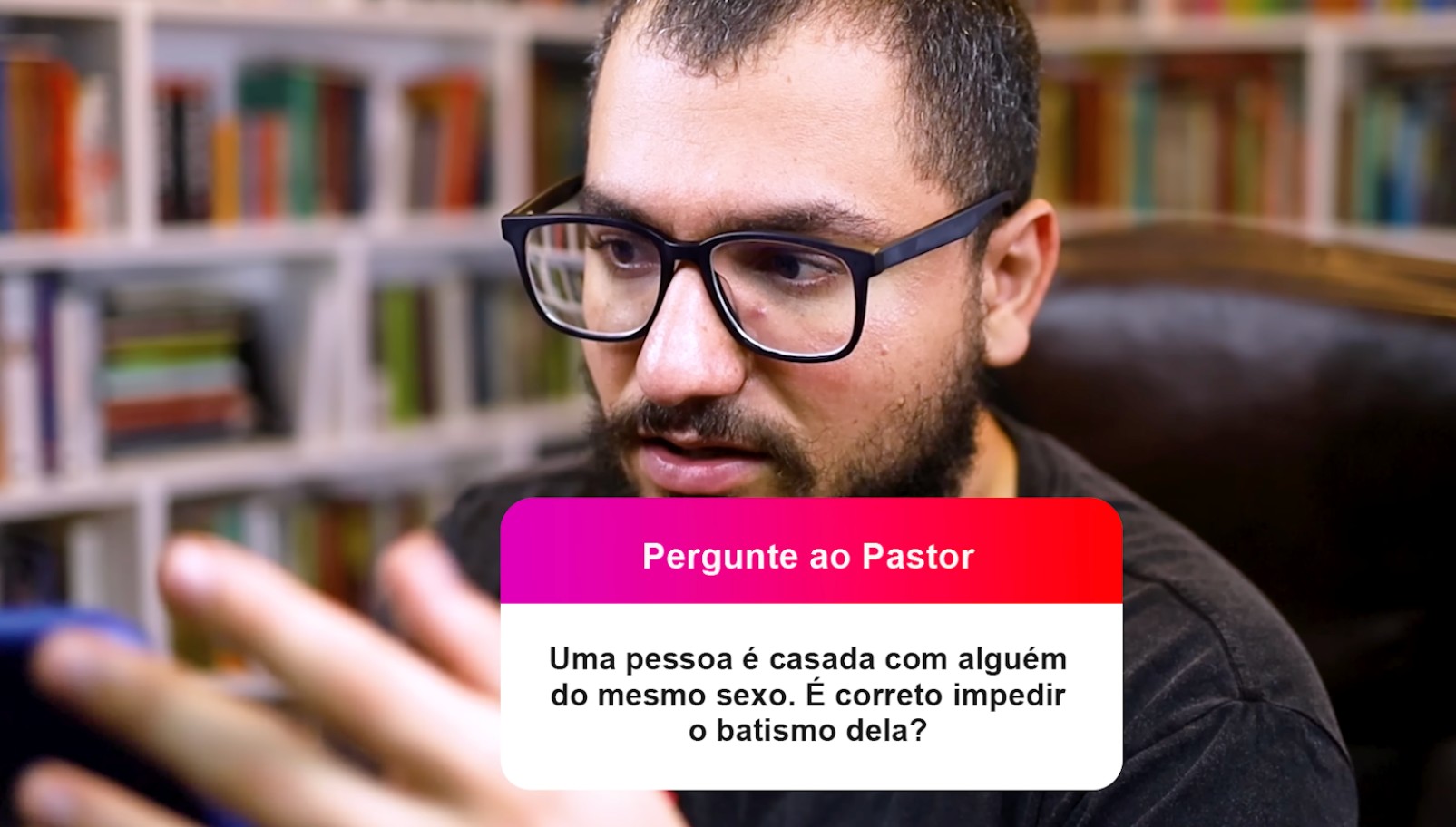 Rejeitar batismo a homossexuais está correto, afirma pastor Yago Martins