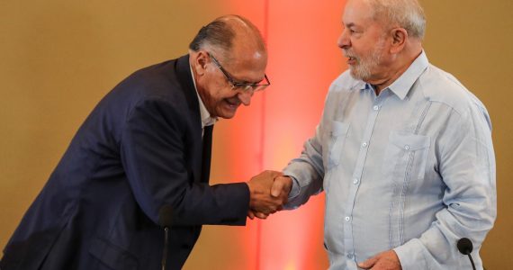 Programa de governo de Lula prevê legalização do aborto e censura à imprensa e redes sociais