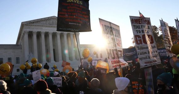 Vitória da vida: Suprema Corte dos EUA revoga precedente e criminaliza o aborto