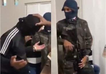 Vídeo: armados com fuzis, traficantes interrompem culto para pedir oração