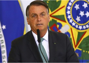 Em tom de desabafo, Bolsonaro cita a Bíblia ao defender mandato