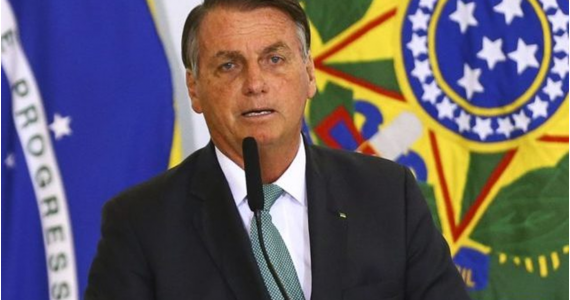 Em tom de desabafo, Bolsonaro cita a Bíblia ao defender mandato