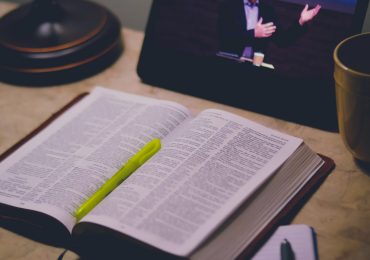 Influência secular: nível de cristãos que veem a Bíblia como Palavra de Deus despenca