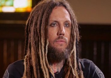 "Jesus diz que se você buscar, encontrará, e eu encontrei”, diz guitarrista do Korn