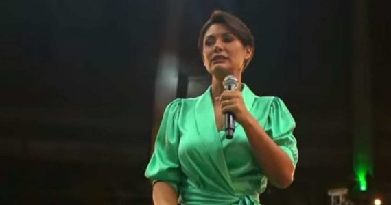 Michelle faz pregação em evento de Bolsonaro: "Deus é por nós"