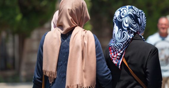“Eu sou o caminho": jovem muçulmana ouve Jesus e se converte