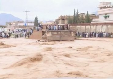 Missionários levam ajuda humanitária a desabrigados por chuvas torrenciais no Paquistão