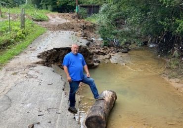 Pastor ajuda mais de 300 desabrigados que perderam tudo em inundações nos EUA