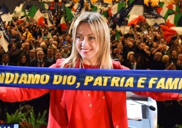 Giorgia Meloni, nova premiê italiana, é antiesquerda: ‘Deus, pátria e família’