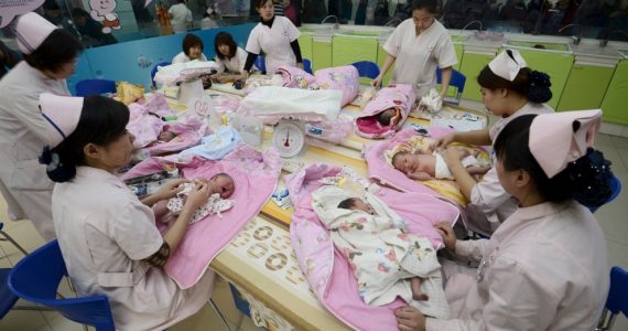 Grupo salva bebês do controle populacional da China comunista