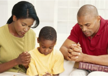 Pastor fala sobre a importância do culto familiar: "É meio de graça”
