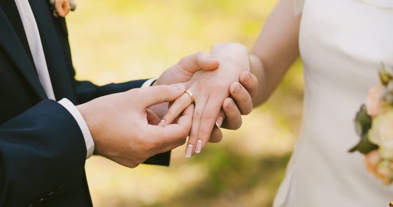 Casar por pressão aumenta em 50% a chance de divórcio