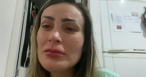 Andressa Urach lamenta estar com a família se “desfazendo”