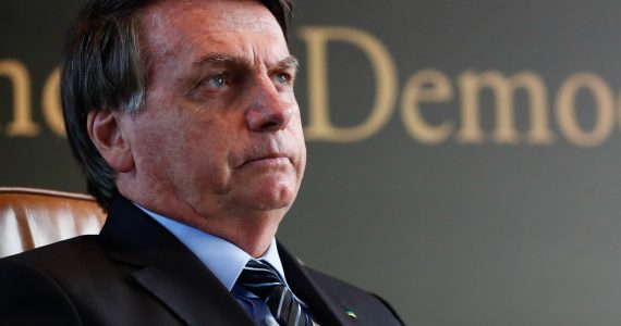 Bolsonaro se mantém em silêncio e protestos tomam conta do país