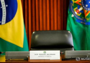 Jornalista afirma que pastores acharam 9 imagens de exu no gabinete de Bolsonaro