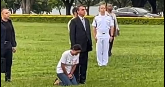 Vídeo de Michelle Bolsonaro orando durante cerimônia viraliza