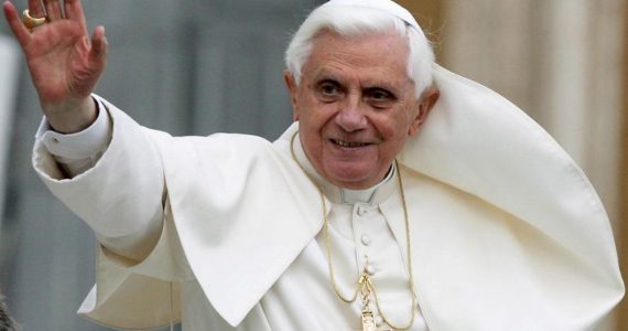 'A Igreja reencontrará a essência da fé em Deus, Jesus e no Espírito’, disse o papa Bento XVI