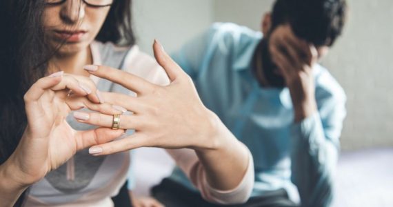 ‘Meu marido me bate, posso divorciar?’: veja a resposta do pastor Renato Vargens