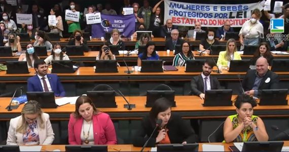 Deputadas de esquerda sabotam votação do Estatuto do Nascituro na Câmara