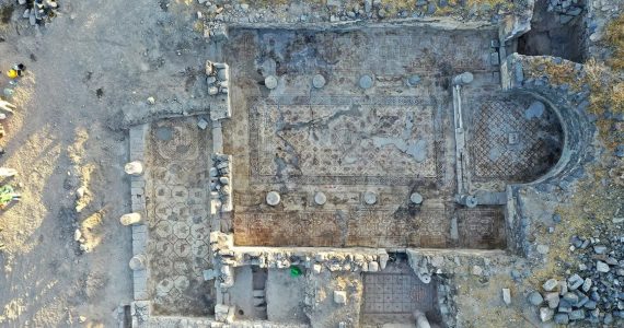 Arqueólogos encontram mosaicos com simbolismos cristãos próximo à Galileia