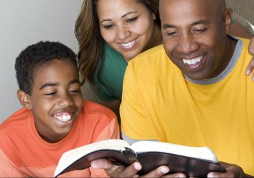 Estudo: família e Bíblia são mais importantes para encarar conflitos