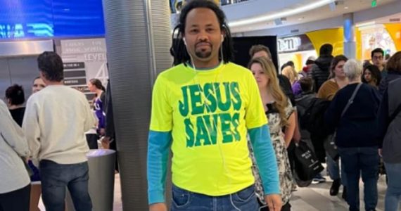 Seguranças de shopping expulsam cristão por camiseta com mensagem ‘Jesus salva'