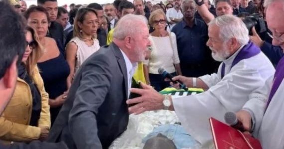 Lula recusa ler a Bíblia no velório de Pelé, diz pastor amigo da família