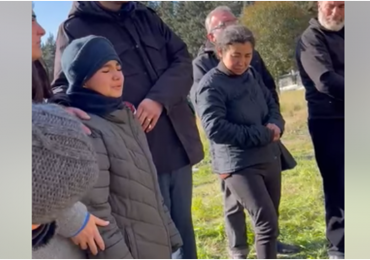 Filho de pastor morto em terremoto faz oração comovente