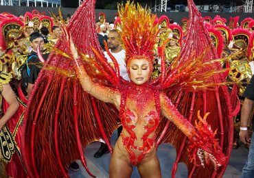 Dogma da Trindade: deputados repudiam desfile de escola de samba